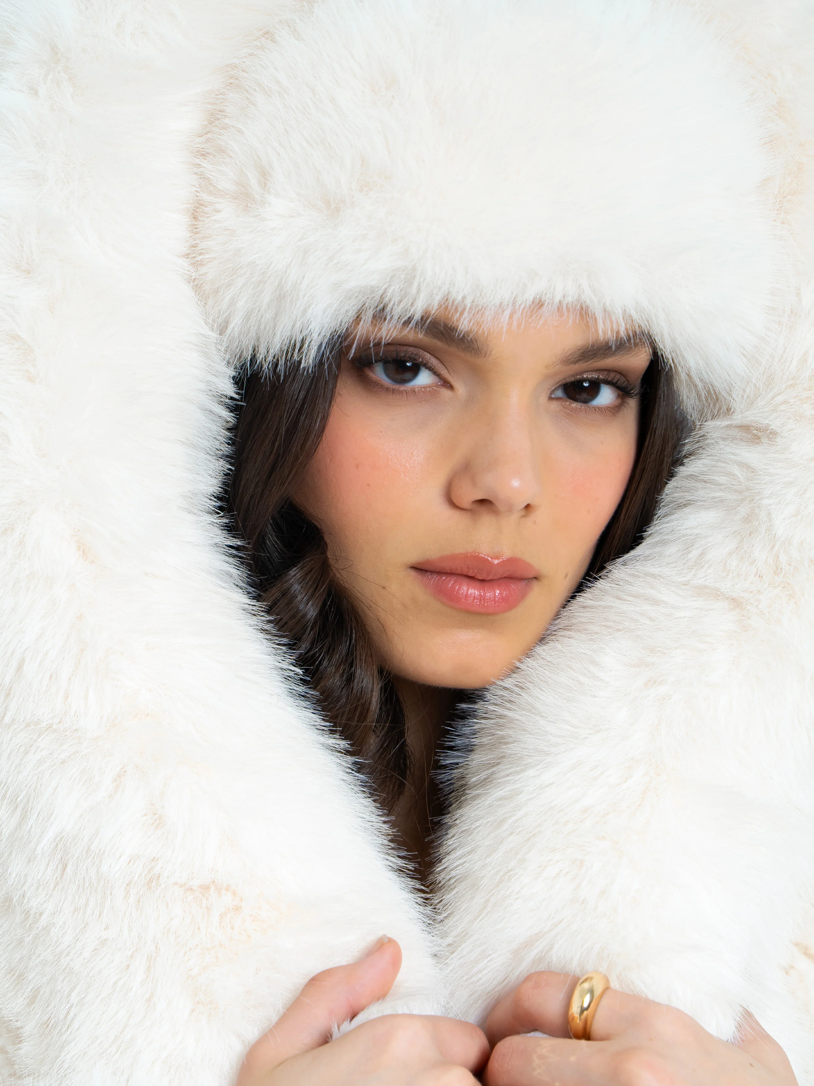 Miss Circle White Wrap Around Vegan Fur Hat - Image 4