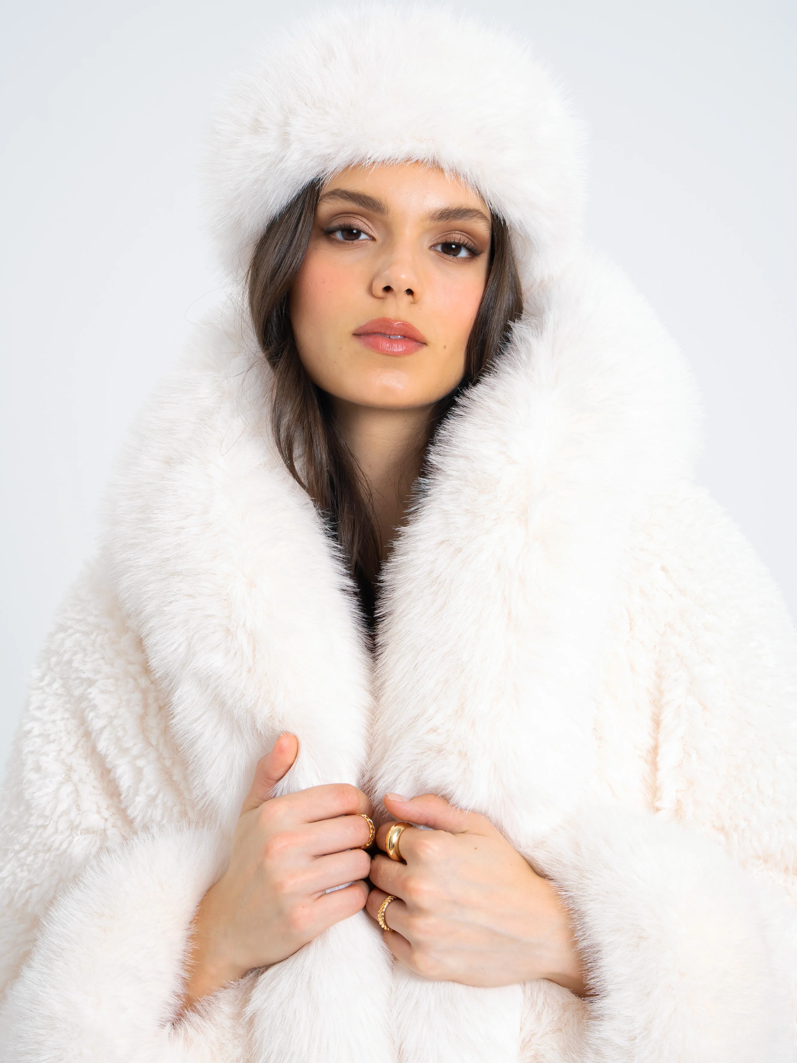 Miss Circle White Wrap Around Vegan Fur Hat - Image 5